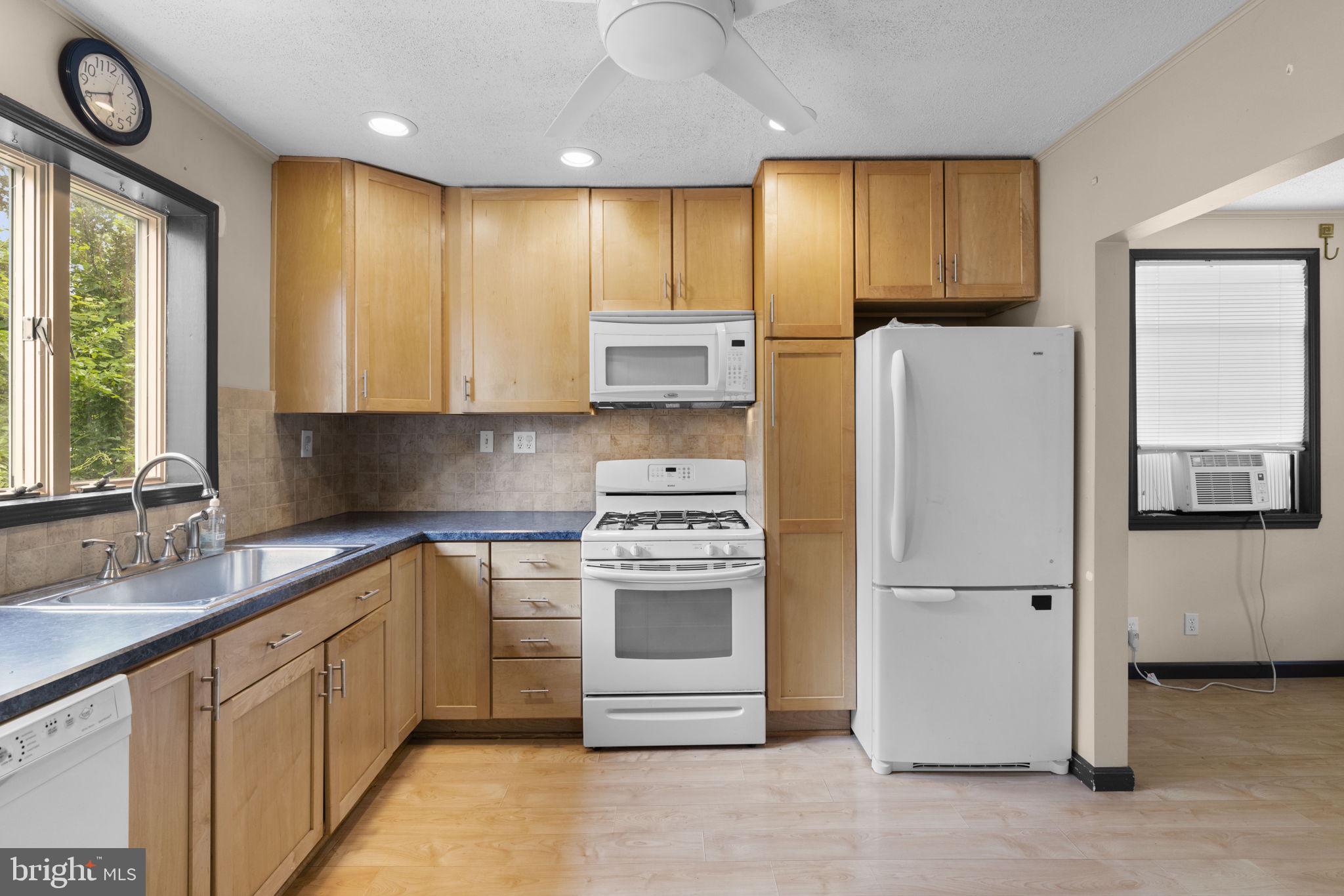 LYNDHURST POINT - Residential