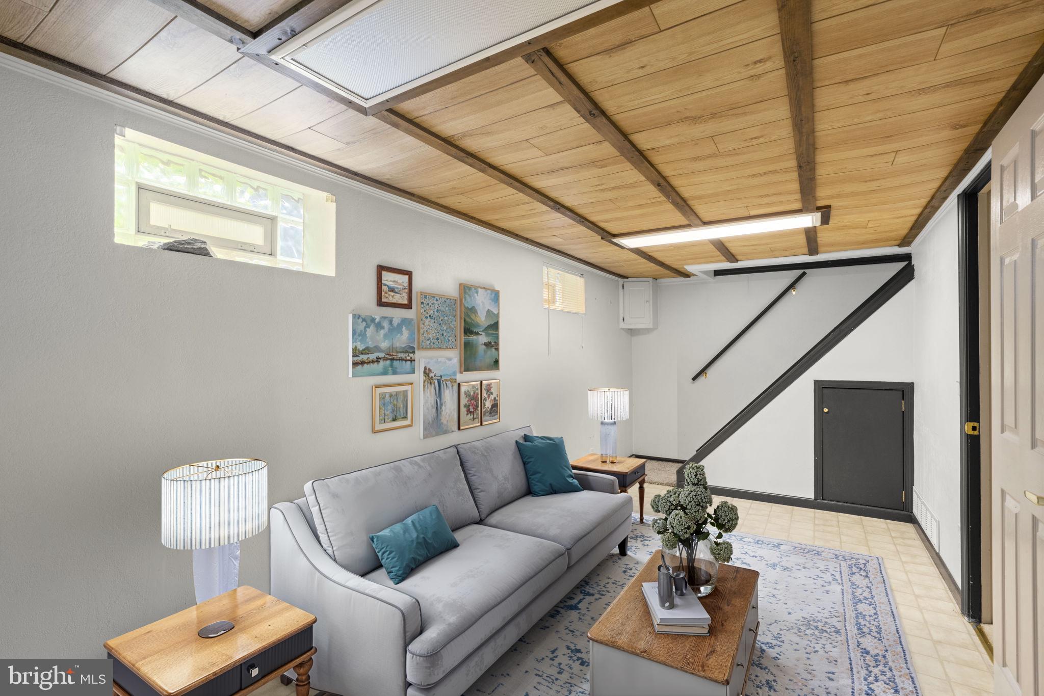 LYNDHURST POINT - Residential