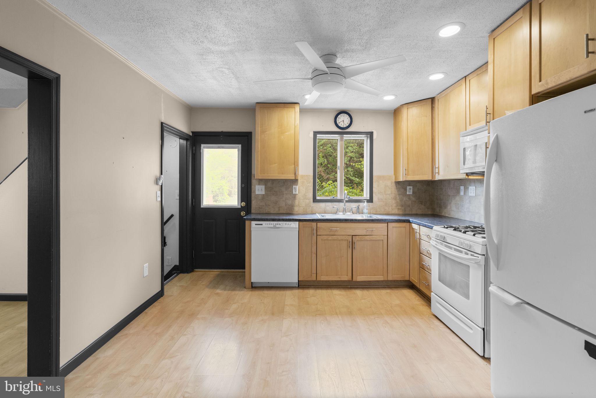 LYNDHURST POINT - Residential
