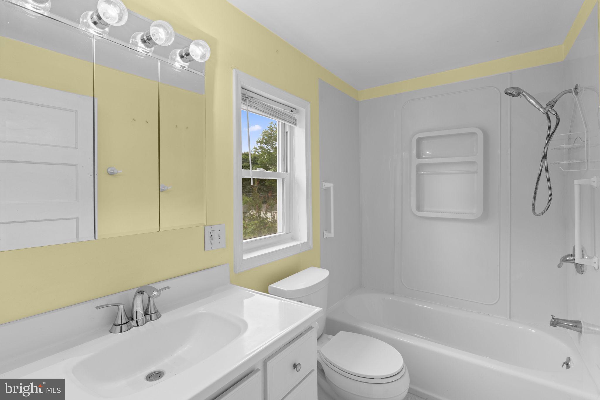 LYNDHURST POINT - Residential