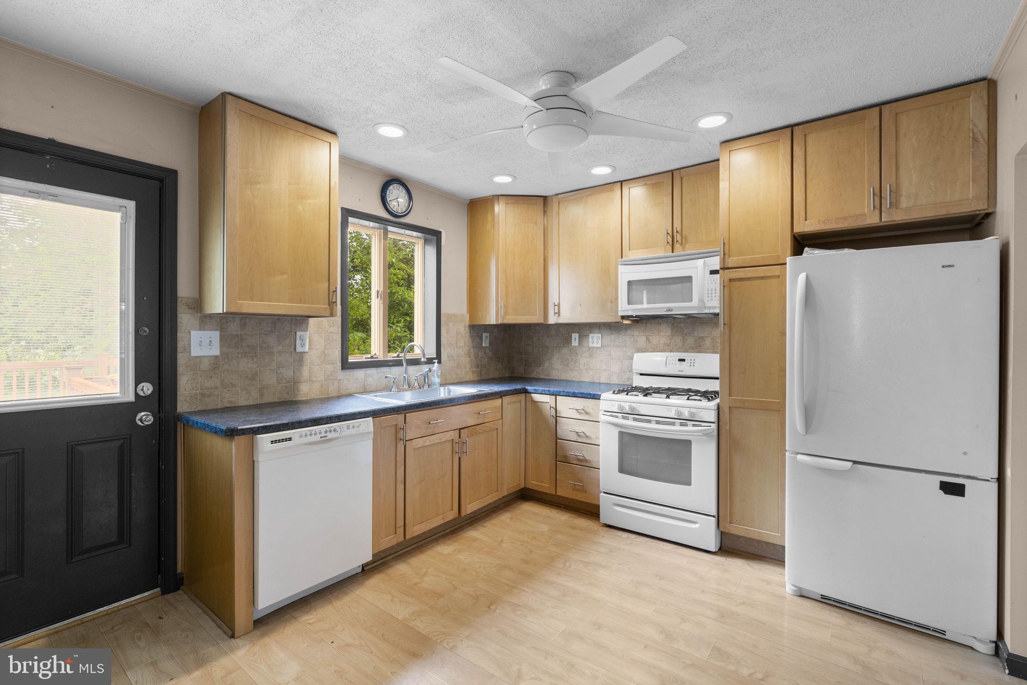 LYNDHURST POINT - Residential