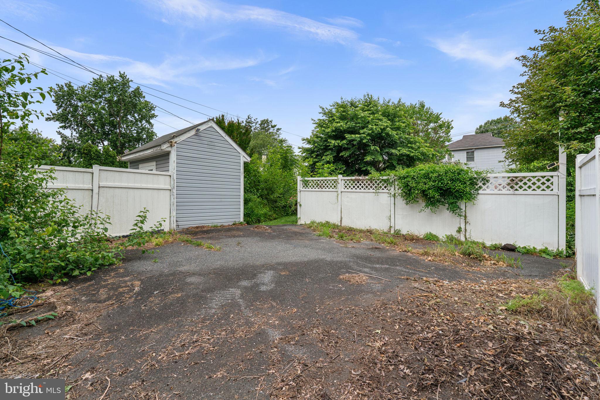 LYNDHURST POINT - Residential