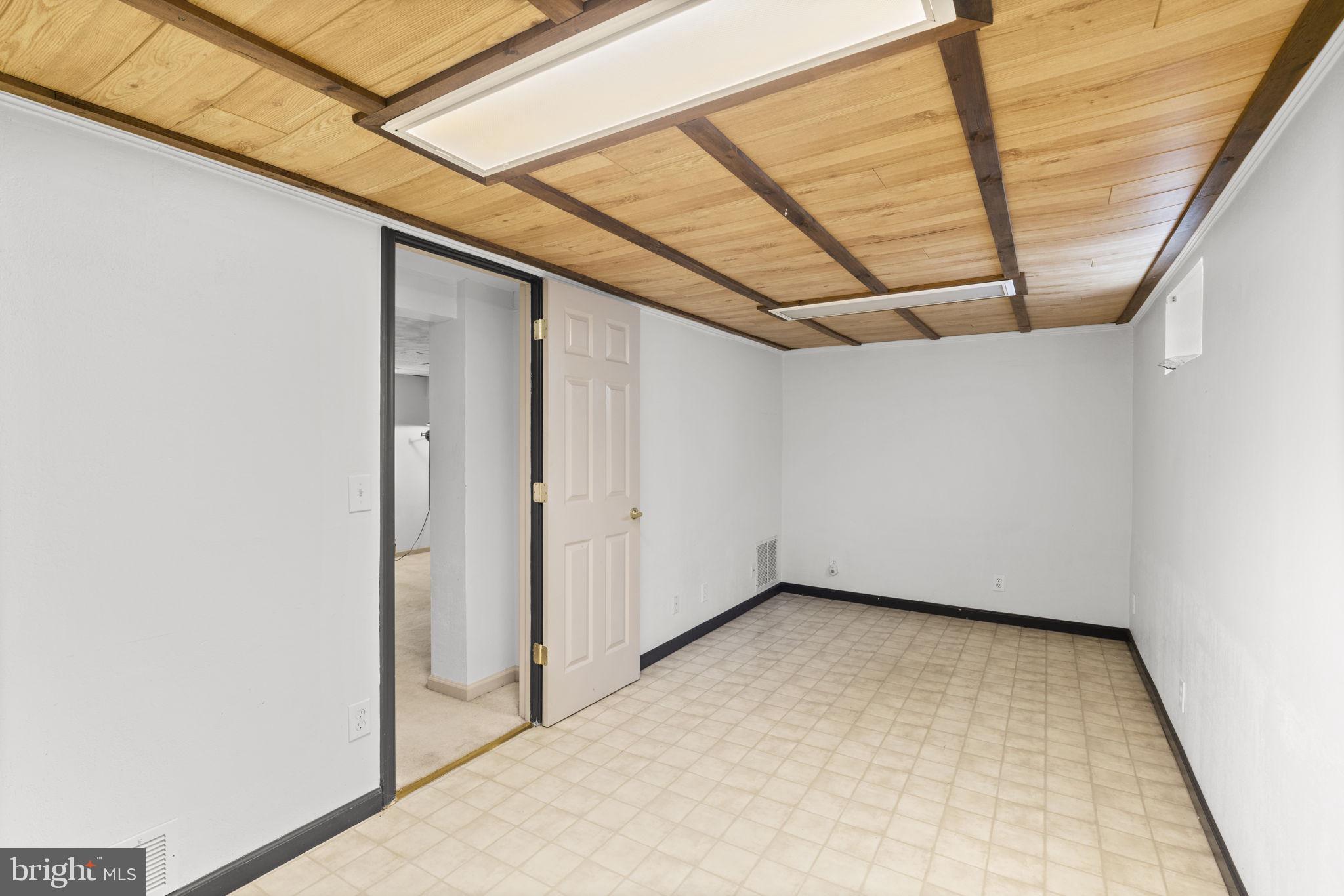 LYNDHURST POINT - Residential