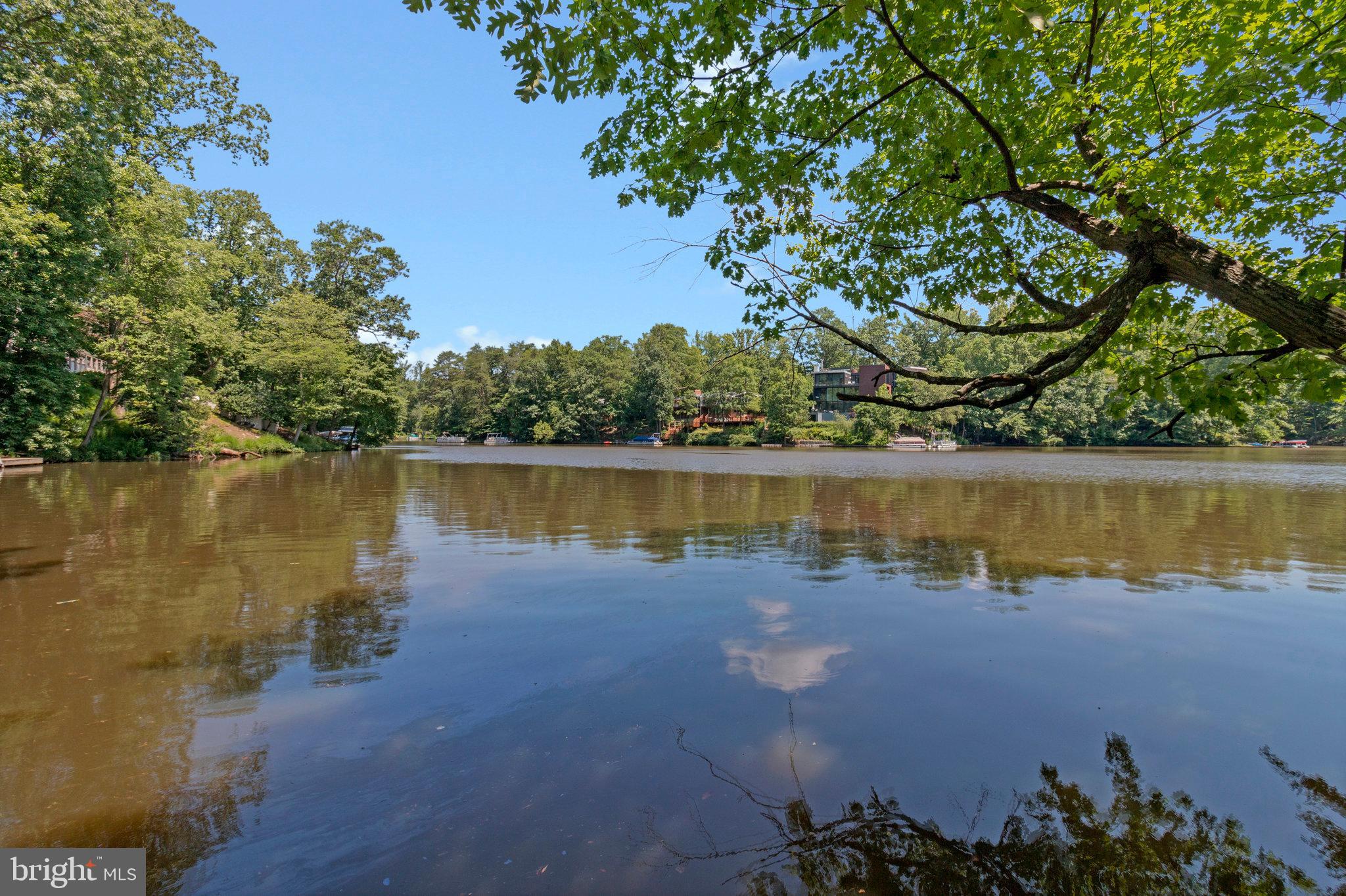 LAKE BARCROFT - Residential