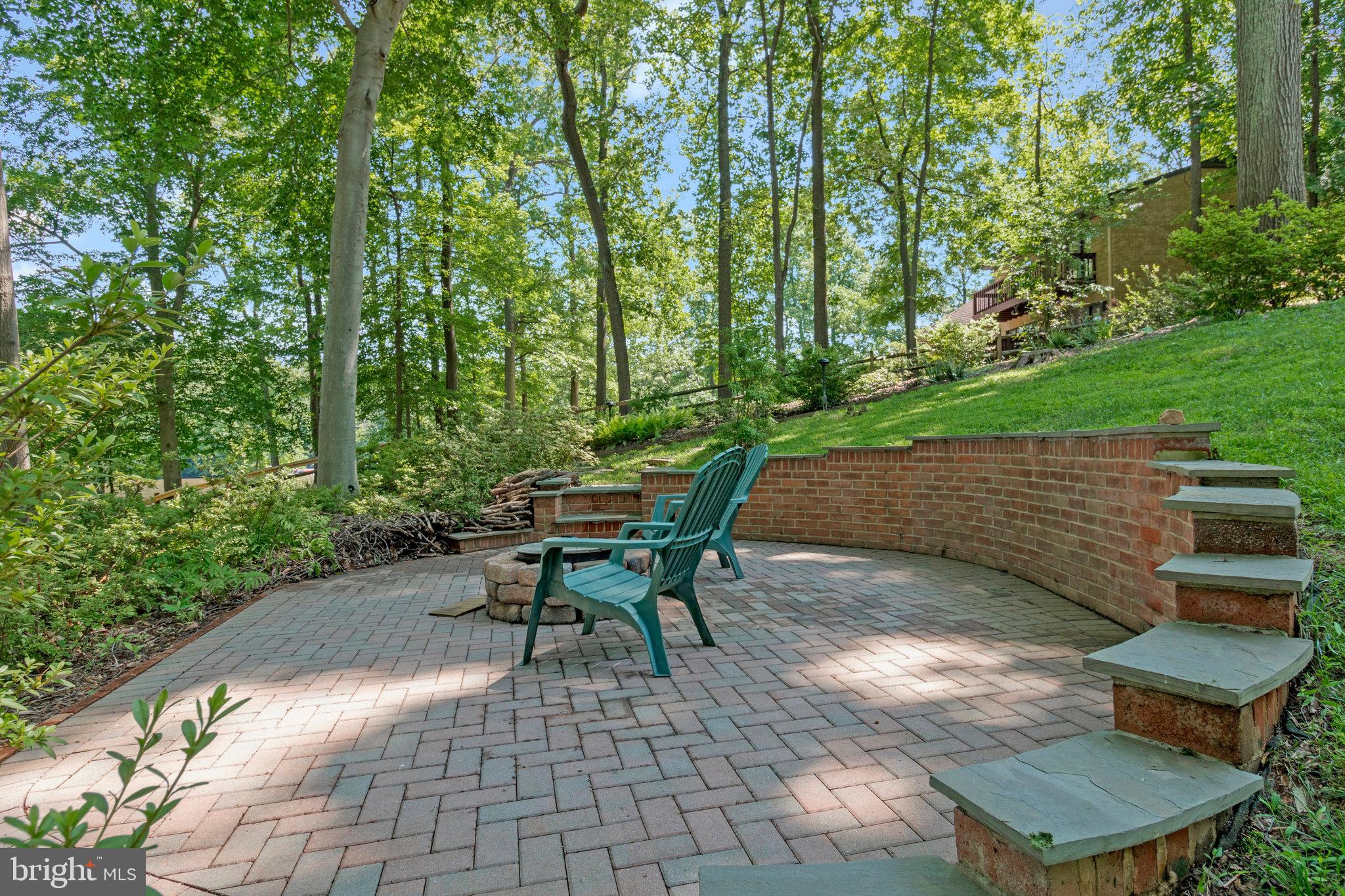 LAKE BARCROFT - Residential