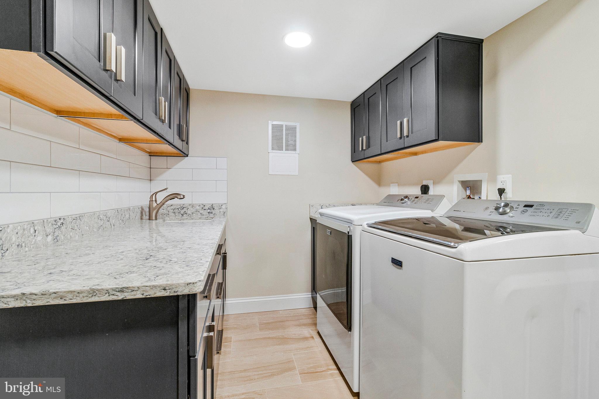 LAKE BARCROFT - Residential