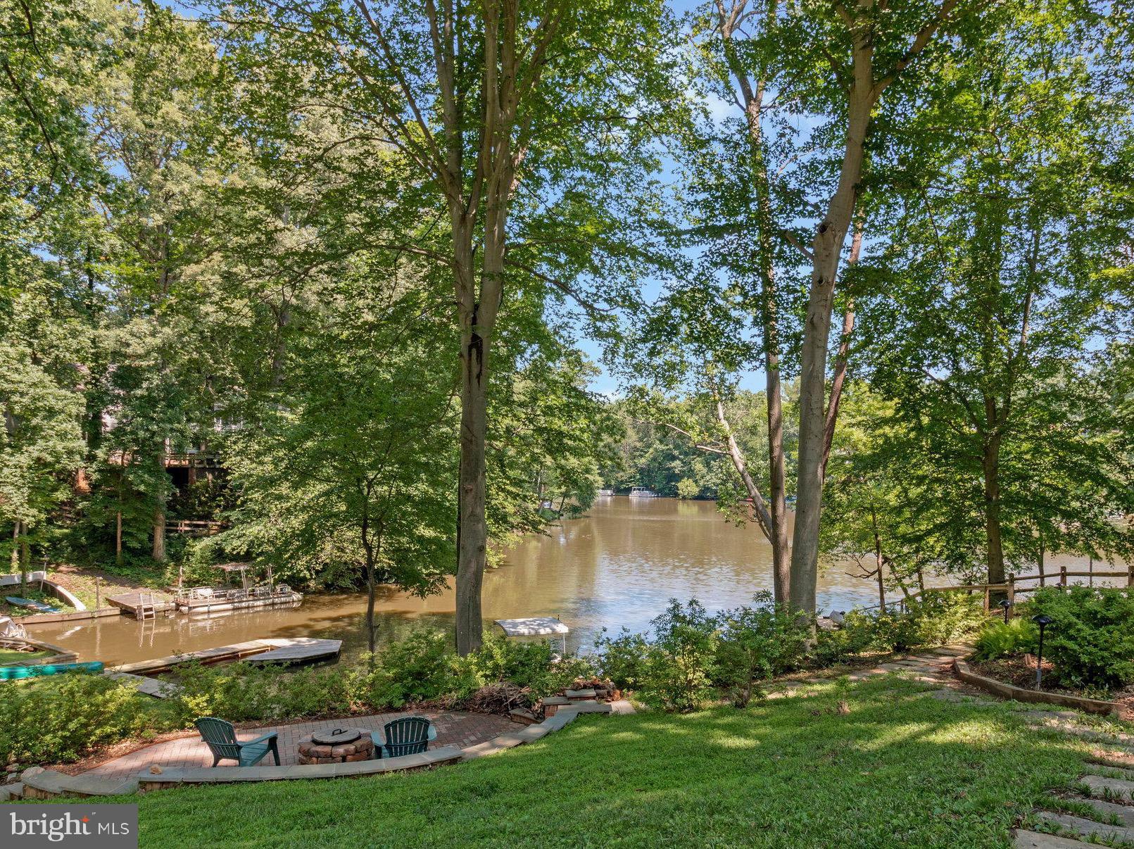 LAKE BARCROFT - Residential