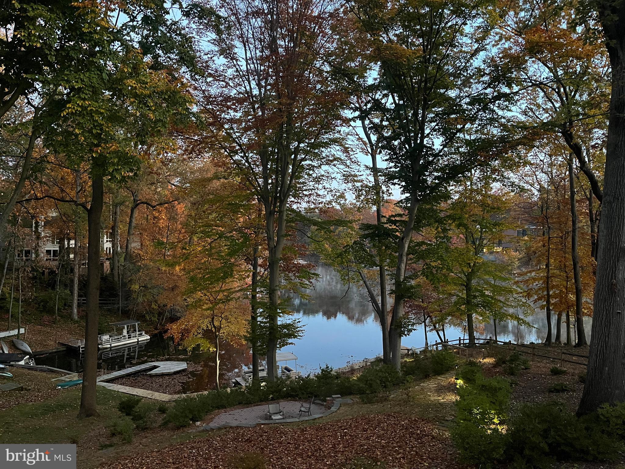 LAKE BARCROFT - Residential
