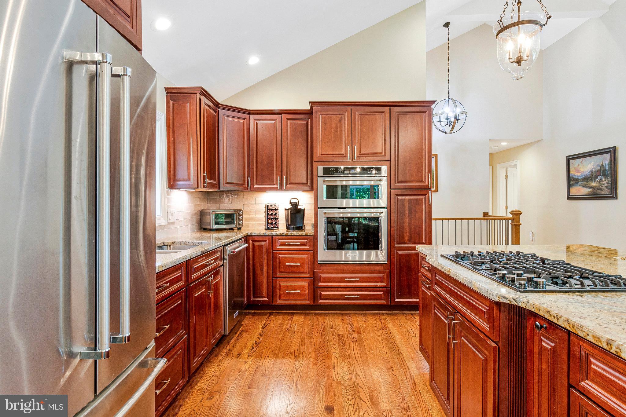 LAKE BARCROFT - Residential