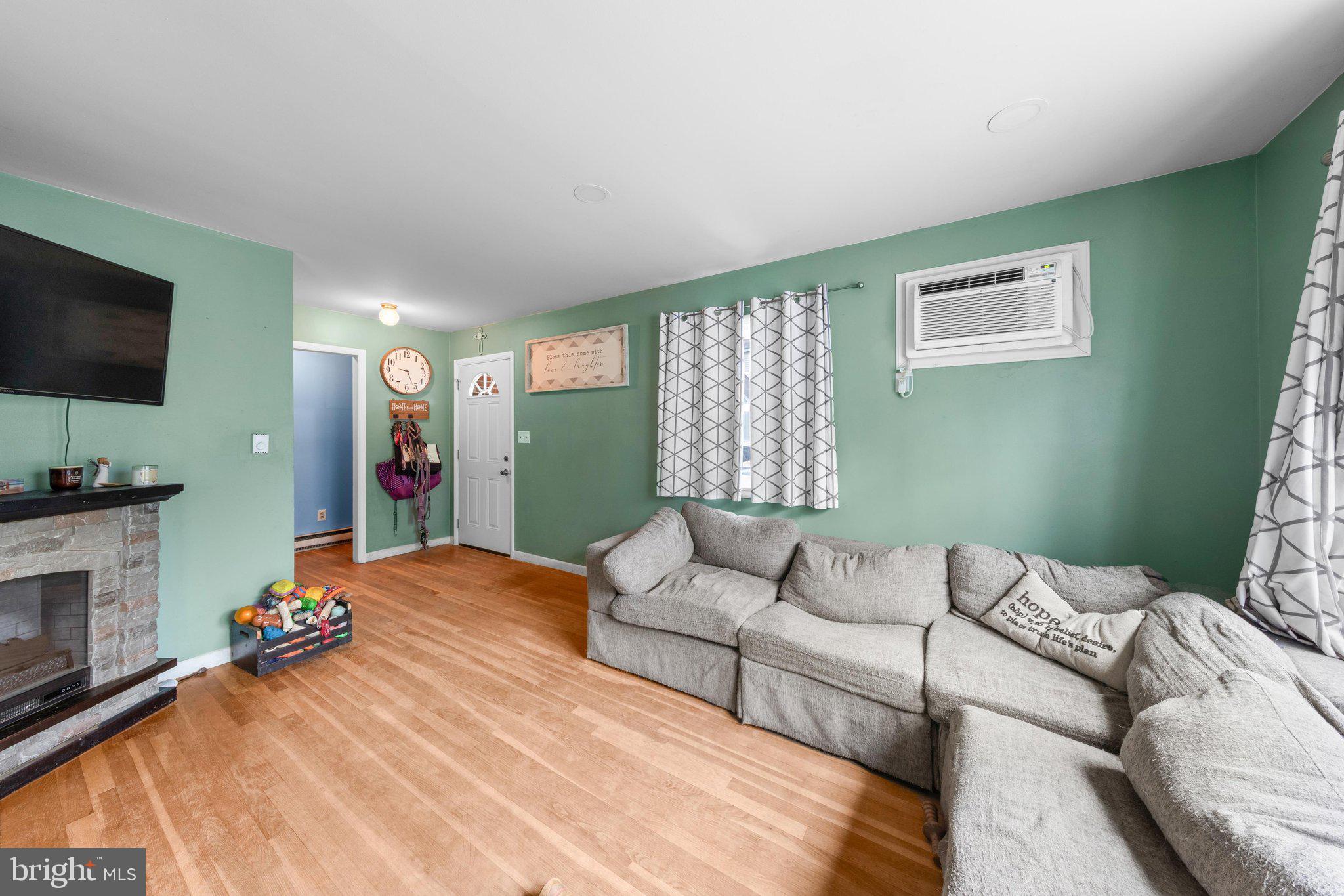 LINCOLN VILLAGE - Residential