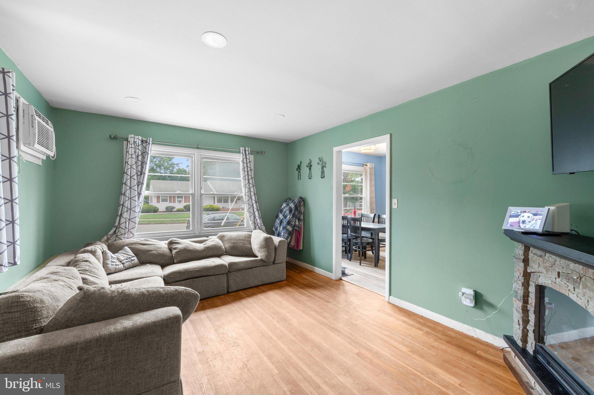 LINCOLN VILLAGE - Residential