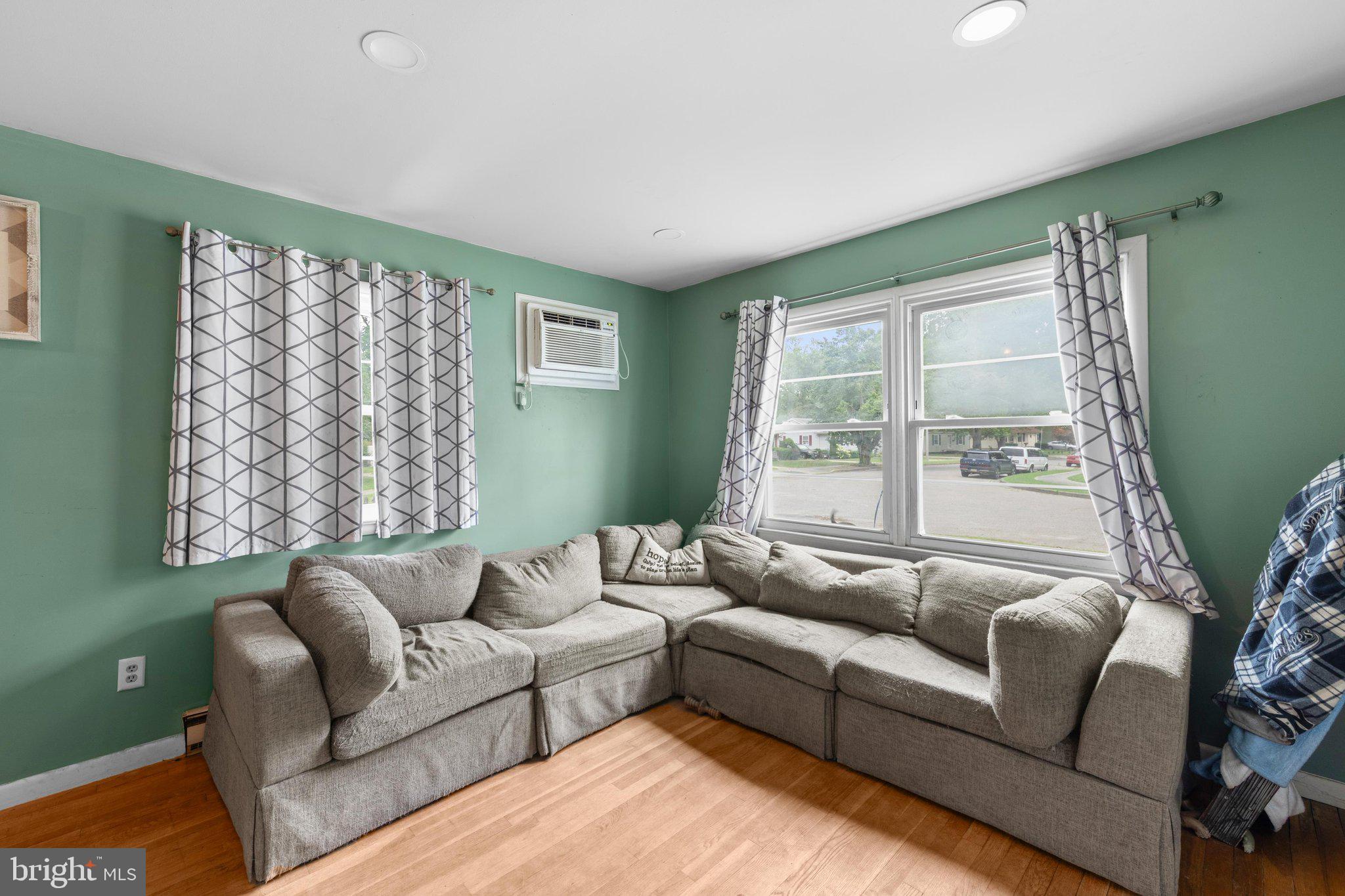 LINCOLN VILLAGE - Residential
