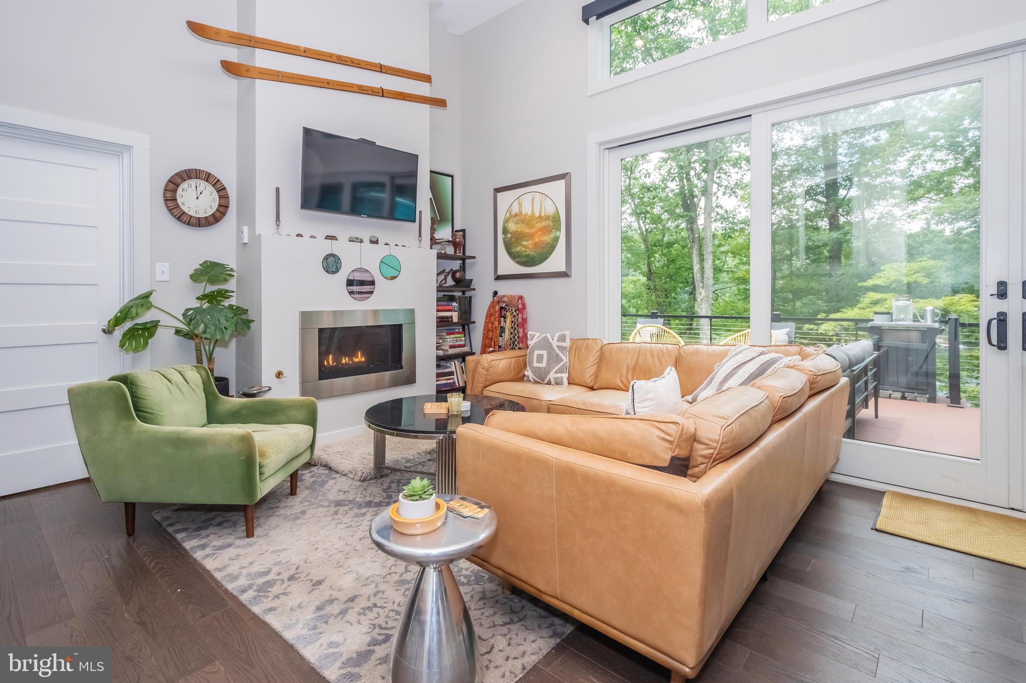 LAKE SHORE DRIVE - Residential