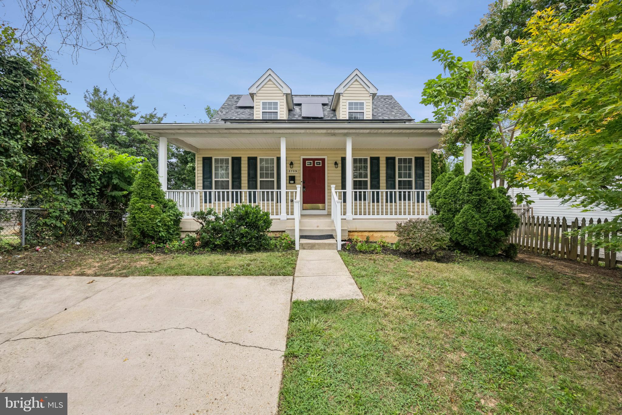 Offer due by 8PM, Tuesday June 2, 2026 - $7500 in Seller Help! Motivated Seller - Solar Panel Owned Clear and Free with a NEW ROOF!!!!

Welcome to 3709 38th Avenue.  This charming three-level property featuring 4 bedrooms, 3 full baths, 1 half bath and a private driveway. The home has notable improvements, which include a finished basement, LVT flooring, and is freshly painted throughout. The main level offers expanded openings to create an airy, open concept feel, powder room, and striking cathedral ceilings. The living/dining room combo flows seamlessly into the updated kitchen, featuring new and gorgeous quartz countertops, stainless steel appliances, and modern lighting—perfect for casual meals or entertaining. Upstairs, enjoy a Jack and Jill bathroom with refreshed bathroom fixtures. The fully finished lower level includes a spacious recreation area, a full bath, and a flexible den/bedroom— that could be used as an in-law suite. With tasteful upgrades and a functional layout, don’t miss the chance to make it yours! Even more valuable—it comes with a large lot, offering endless possibilities for expansion and redevelopment. This home is ready for its next chapter. Don’t miss your opportunity to make it yours!  Just minutes from Washington, D.C., and convenient to all major highways, Metro, shopping, and dining. Sold strictly as-is.  Schedule Showings Online via SHOWINGTIME, all days, 9am-8pm, Vacant. Sentri-Lockbox on Front Door.

Per the Town of Cottage City, the rear alley is a public town right-of-way (Alley No. 2 / Municipal Route 8020). The Town holds title in trust for the public. Abutting owners may not gate or block the alley, and the public has the legal right to use it.