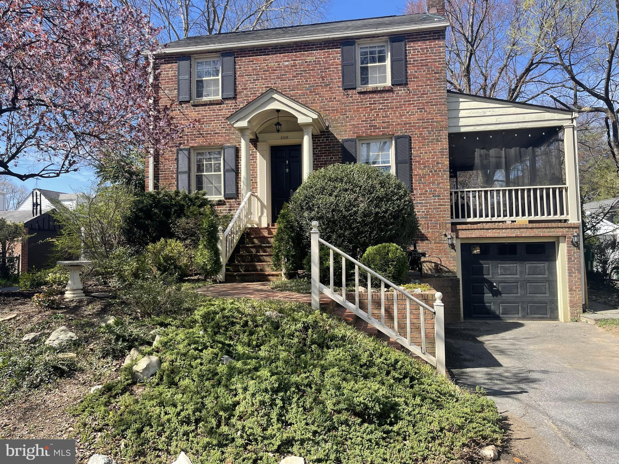 WOODSIDE - Residential