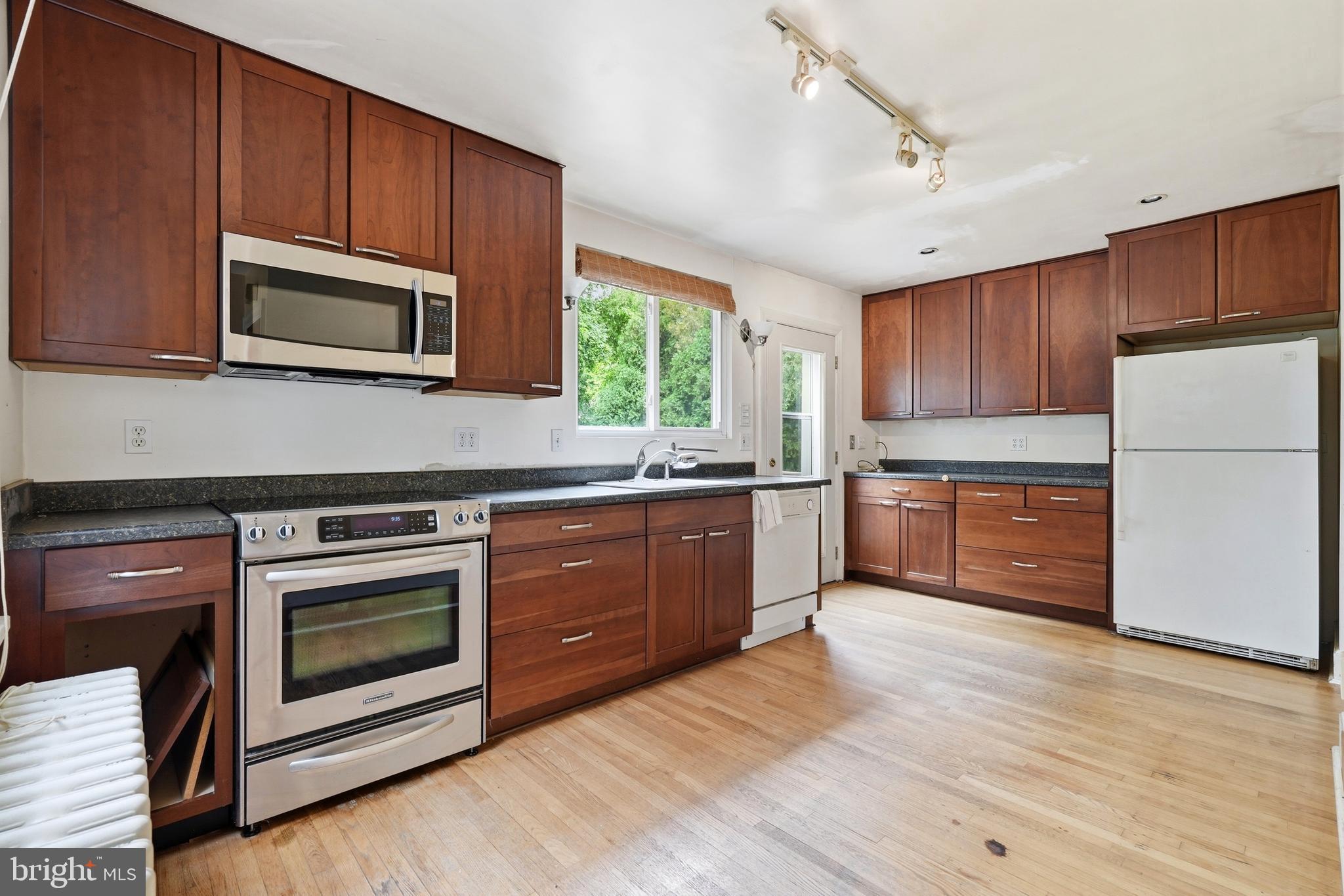 ABINGTON WOODS - Residential