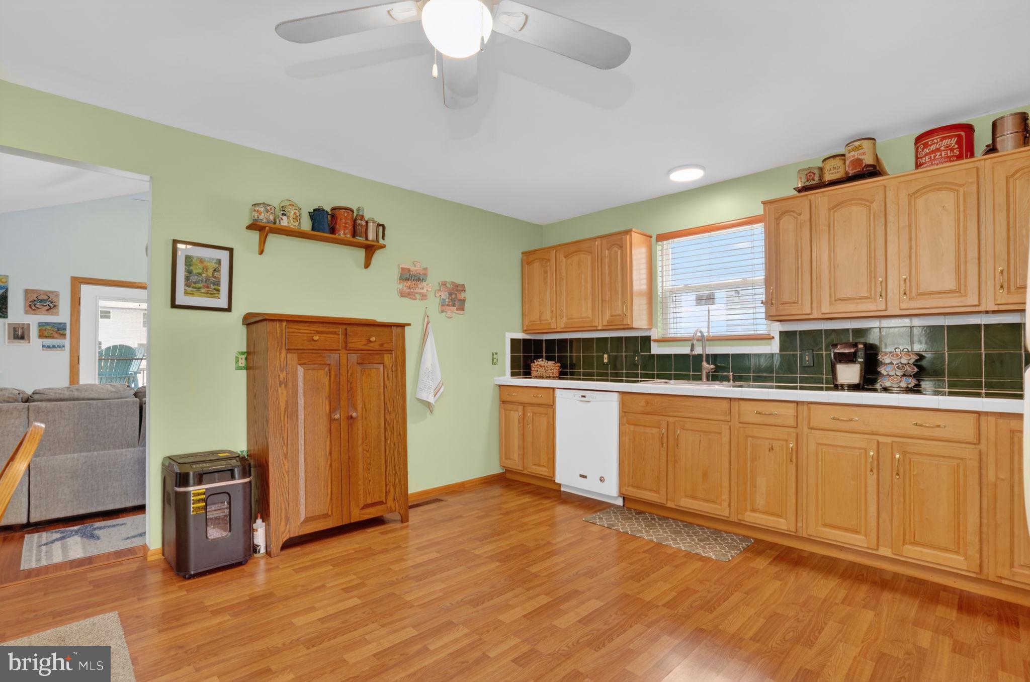 CAPTAIN'S COVE - Residential