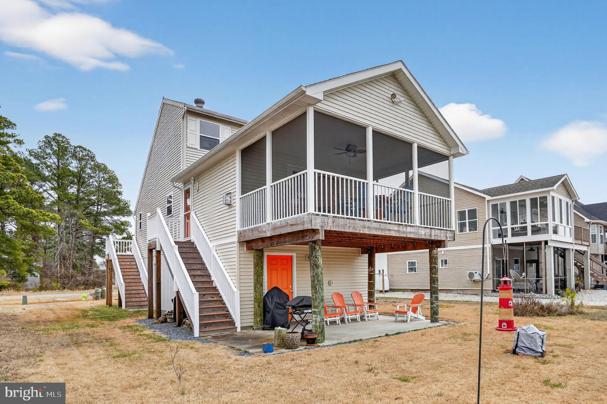 CAPTAIN'S COVE - Residential