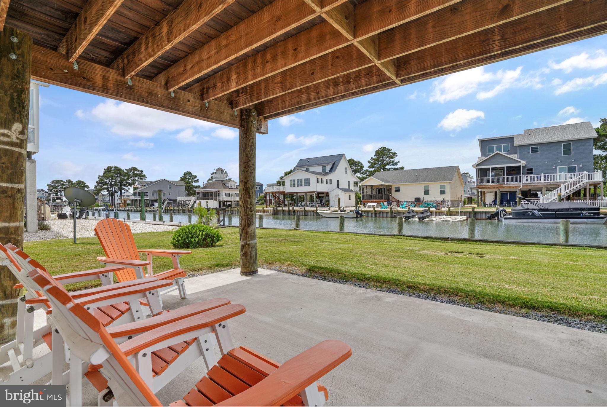 CAPTAIN'S COVE - Residential