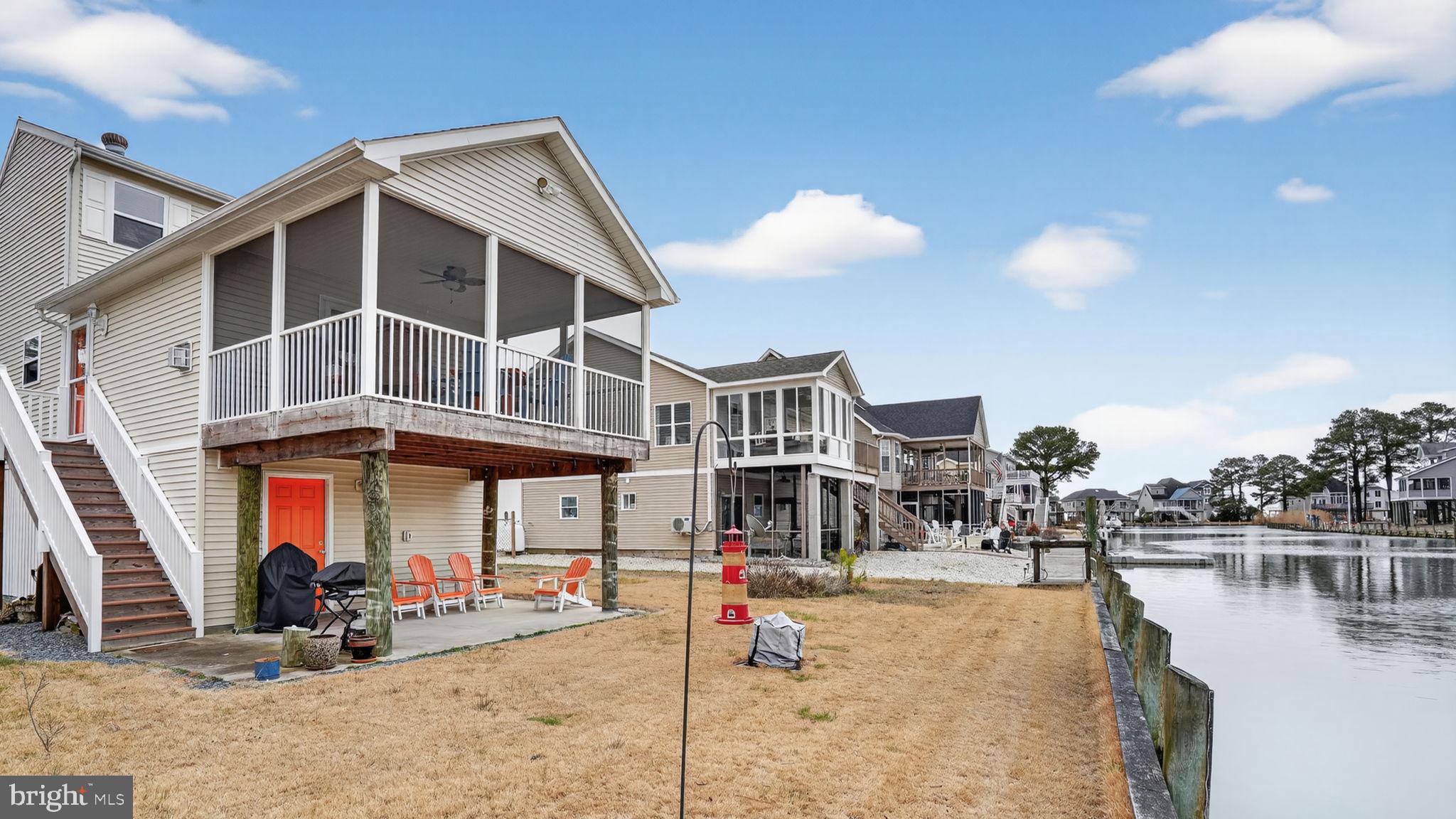 CAPTAIN'S COVE - Residential