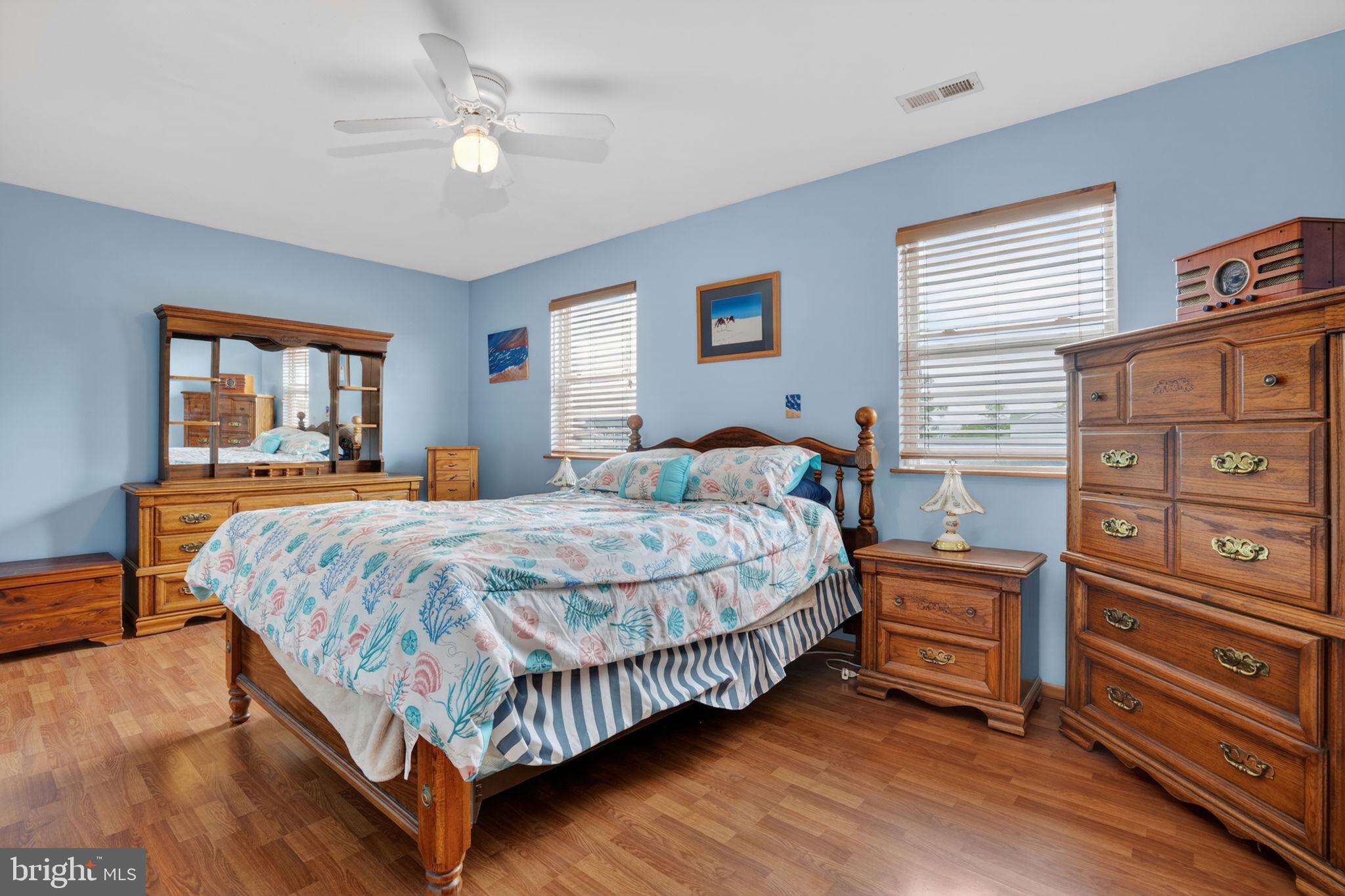 CAPTAIN'S COVE - Residential