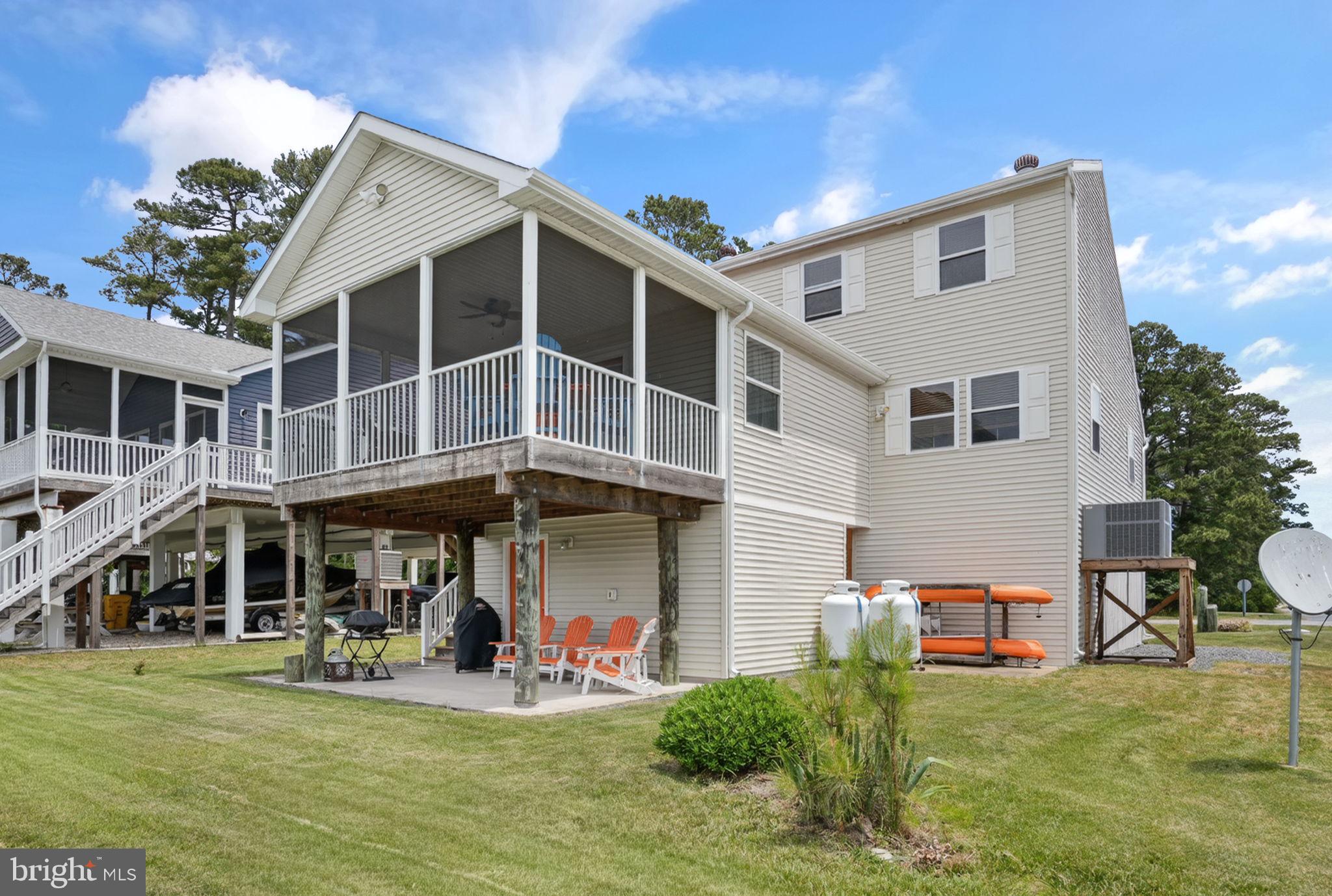 CAPTAIN'S COVE - Residential