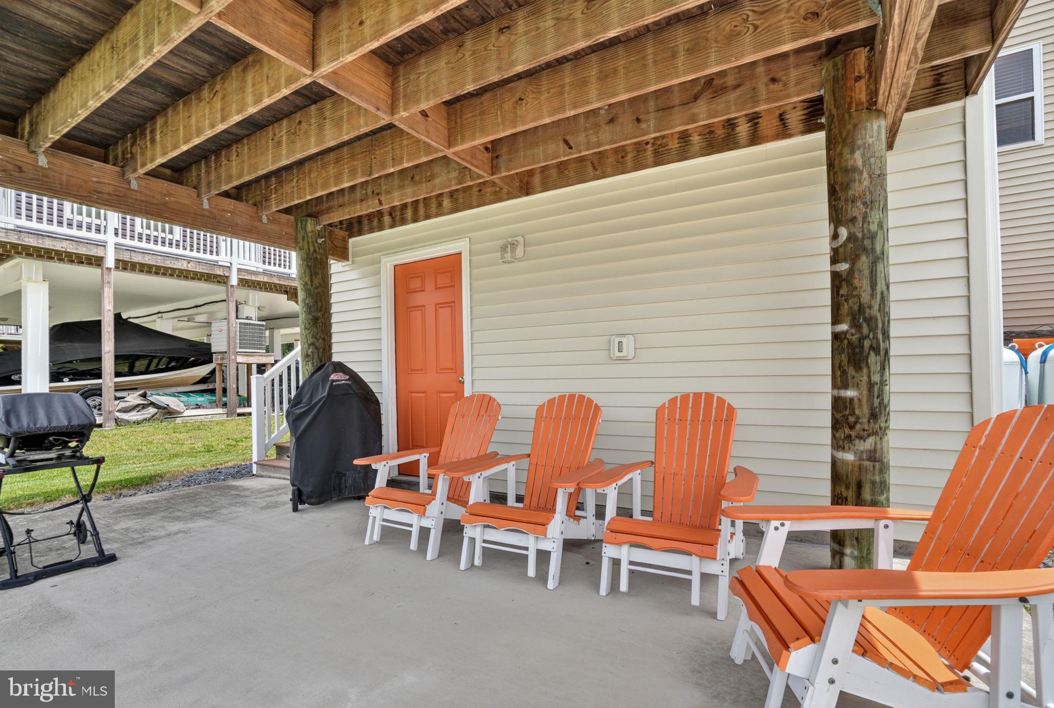 CAPTAIN'S COVE - Residential
