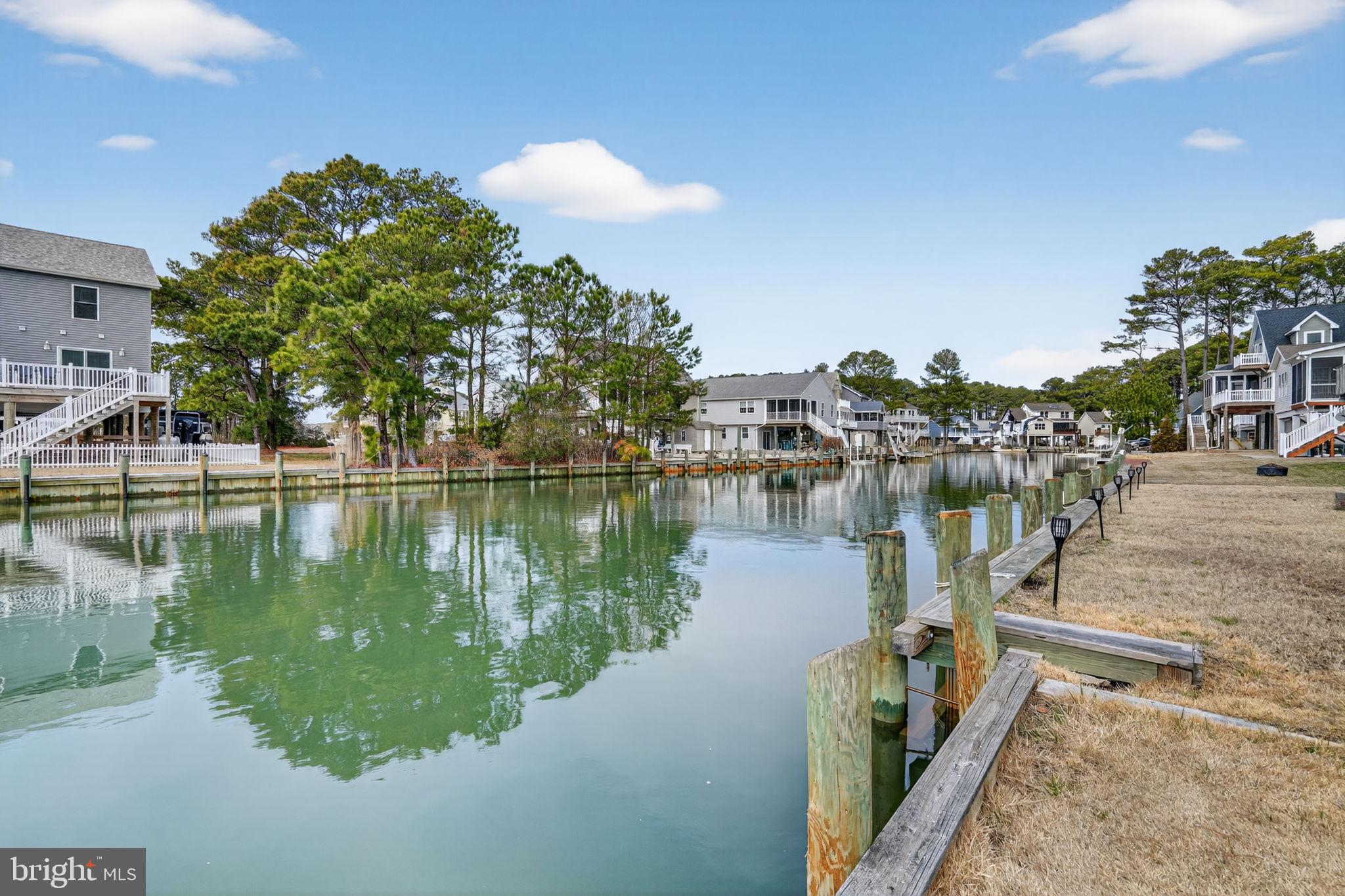 CAPTAIN'S COVE - Residential