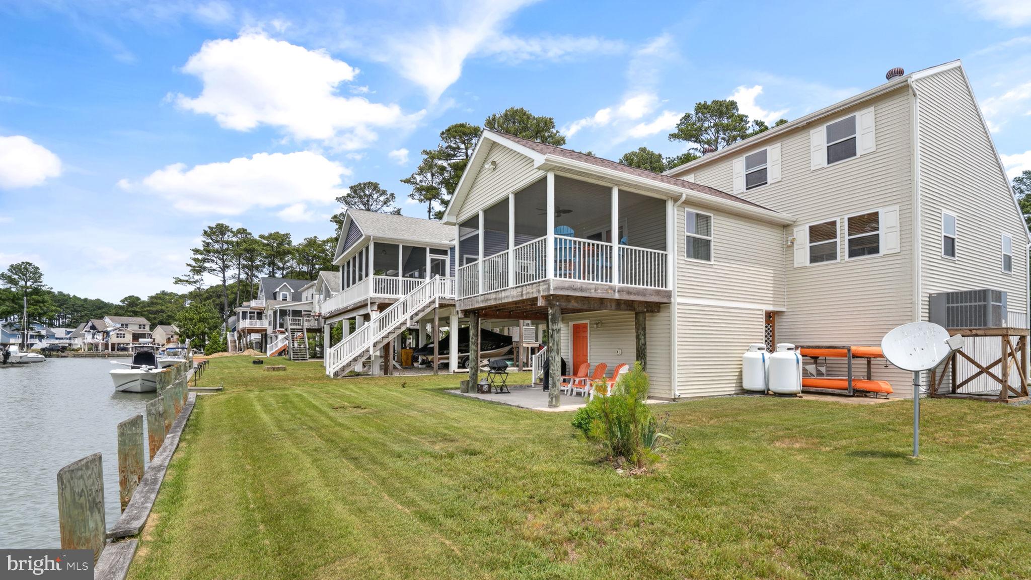 CAPTAIN'S COVE - Residential