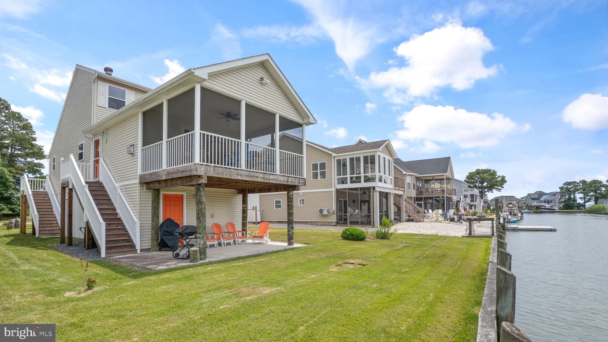 CAPTAIN'S COVE - Residential