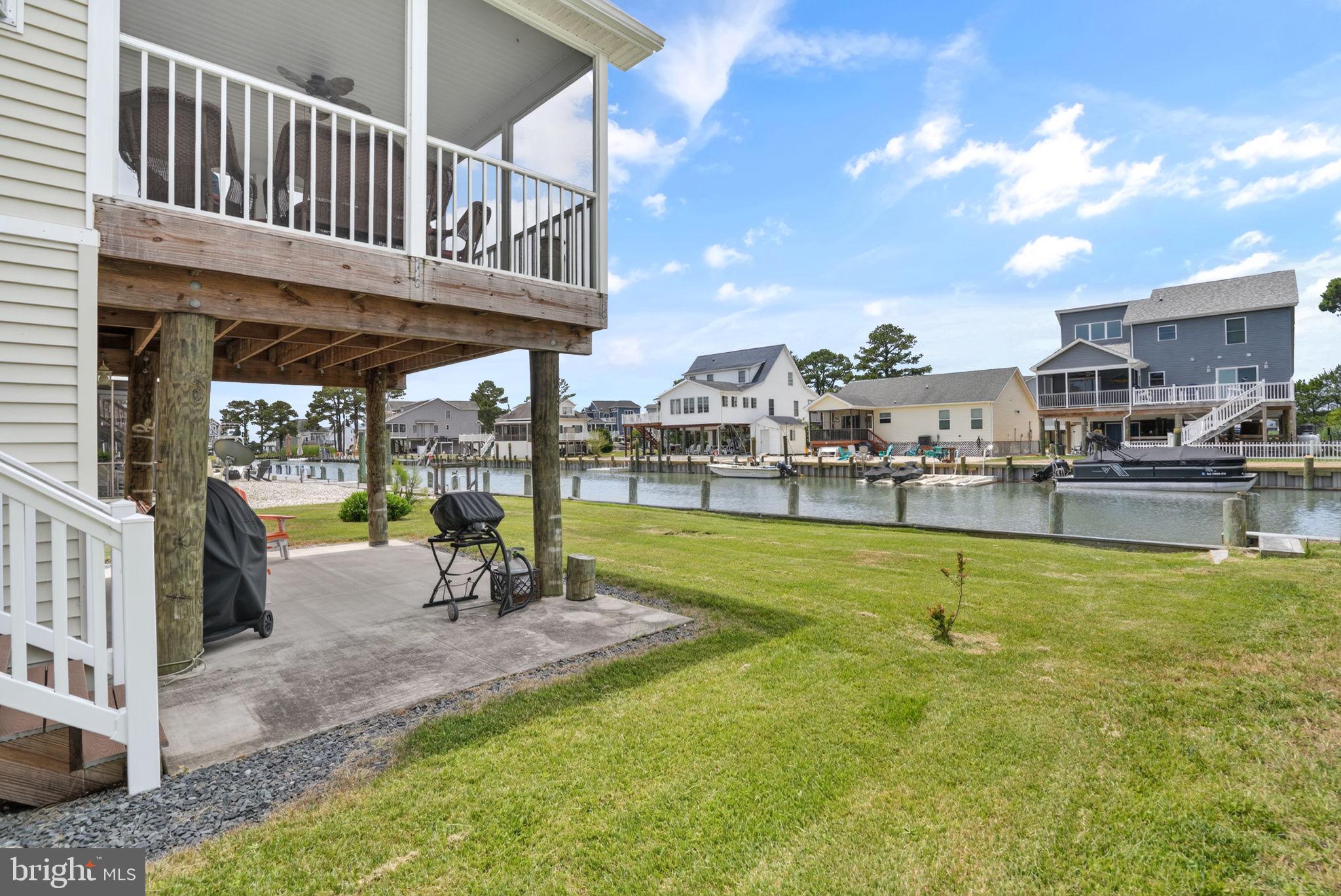 CAPTAIN'S COVE - Residential