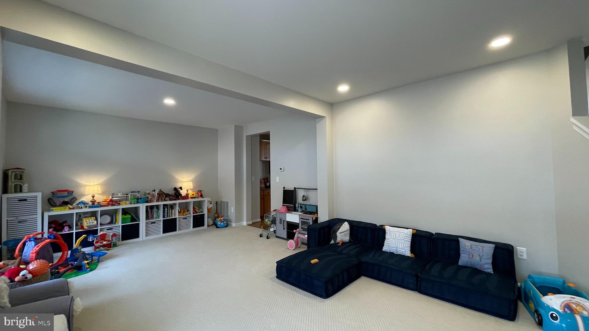 VILLAGE OF IDLEWILD - Residential Lease