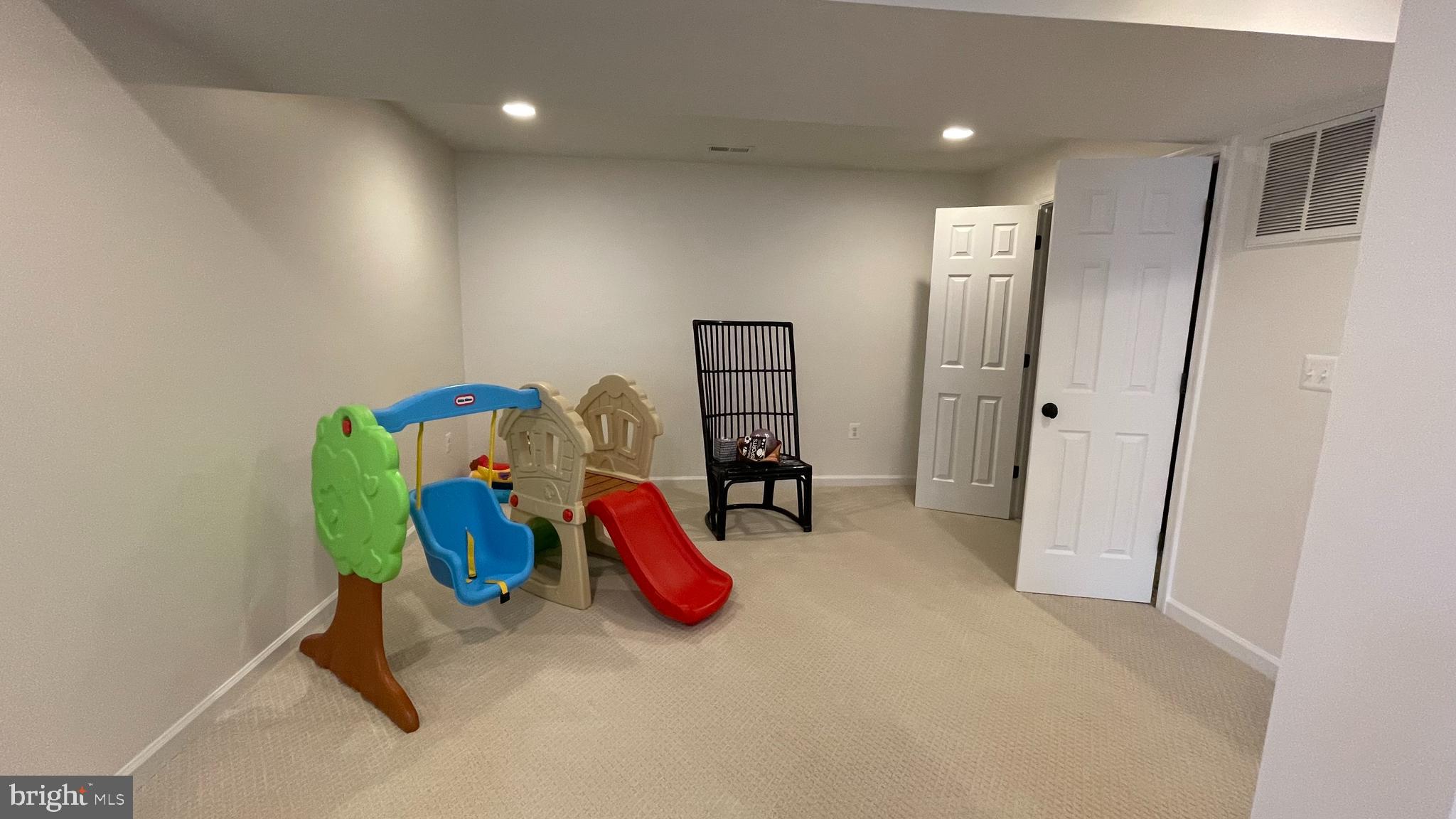 VILLAGE OF IDLEWILD - Residential Lease