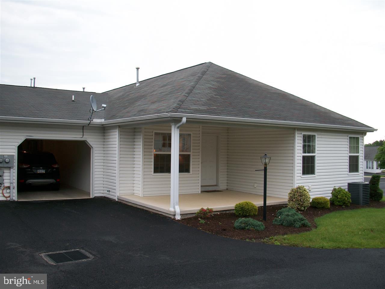 BEAUTIFUL ATTACHED HOME IN GETTYSBURG.  THIS WONDERFUL HOME HAS ONE LEVEL FOR CONVENIENCE.  LOCATED IN QUIET DEVELOPMENT.  THIS HOME COMES WITH ALL APPLIANCES...