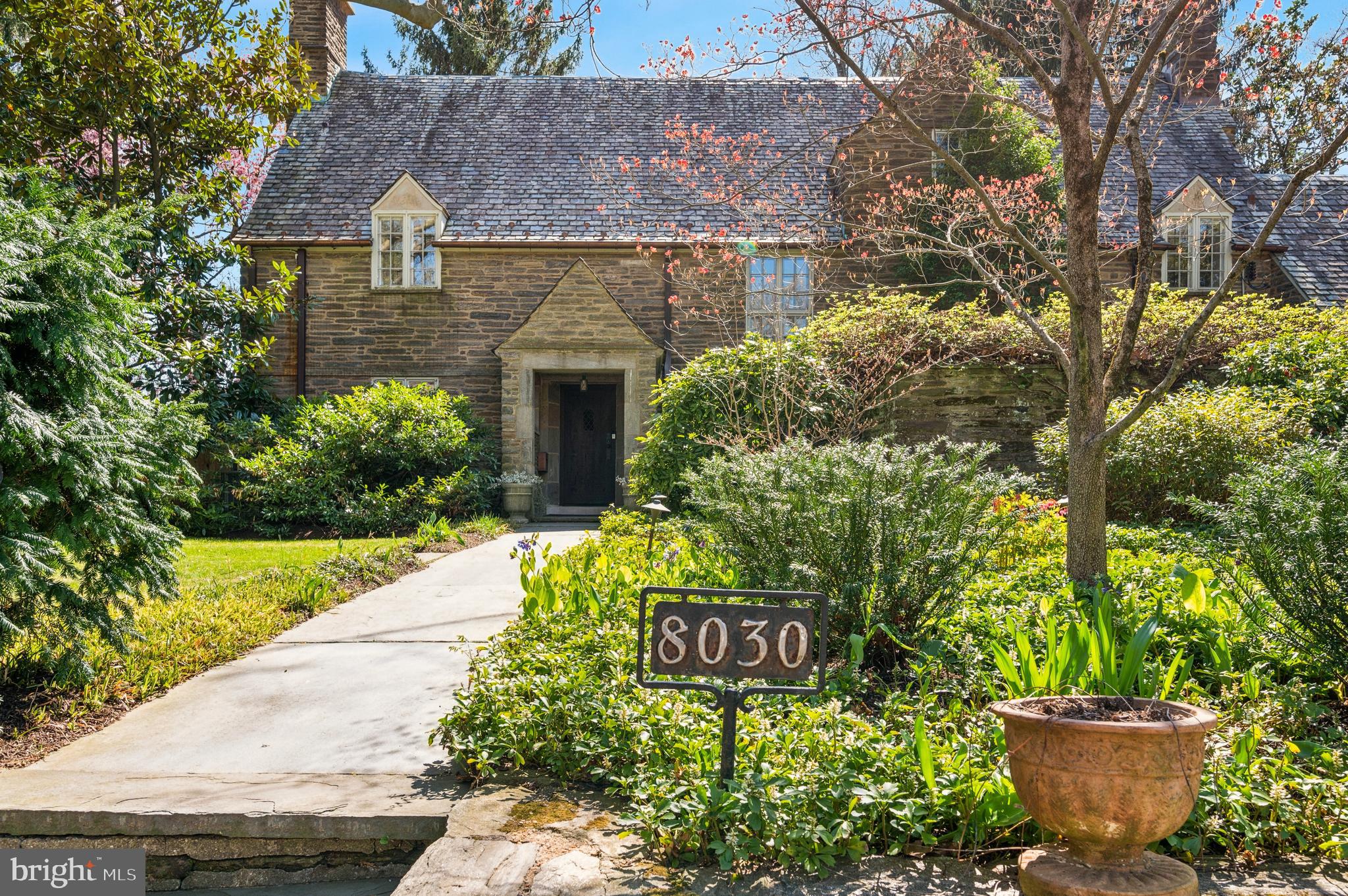 CHESTNUT HILL - Residential