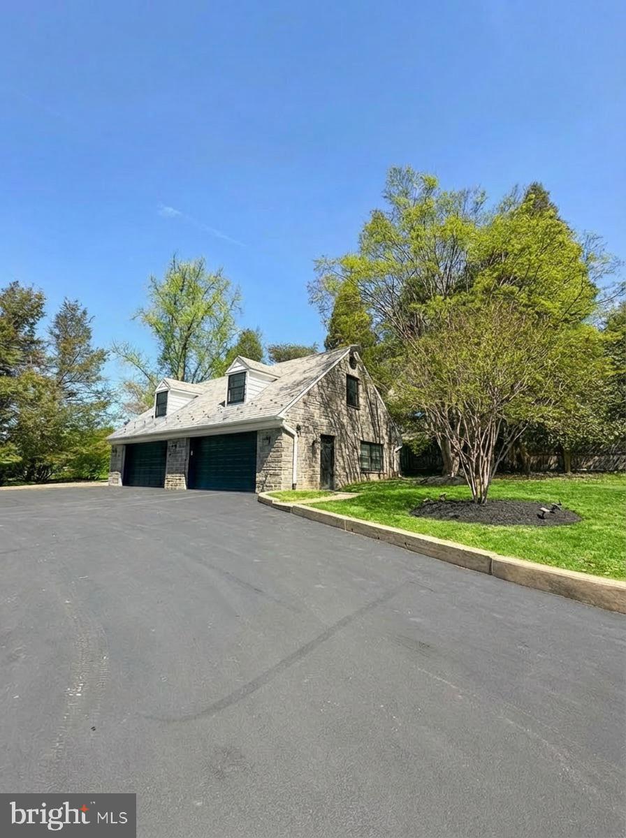 CHESTNUT HILL - Residential