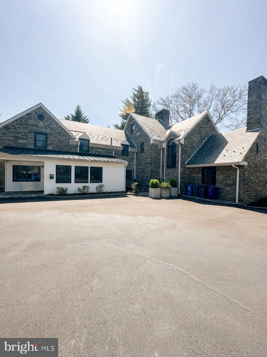 CHESTNUT HILL - Residential