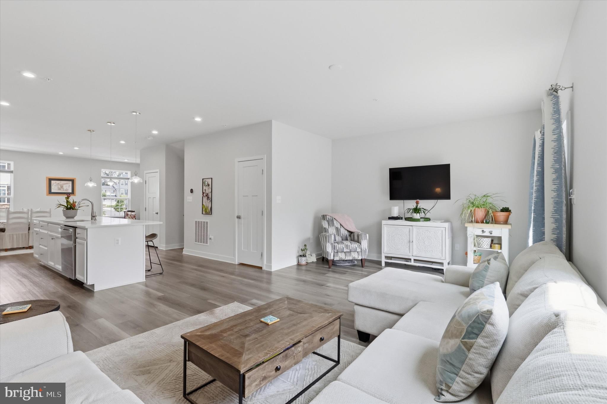 BELLE AIR TOWNHOMES - Residential