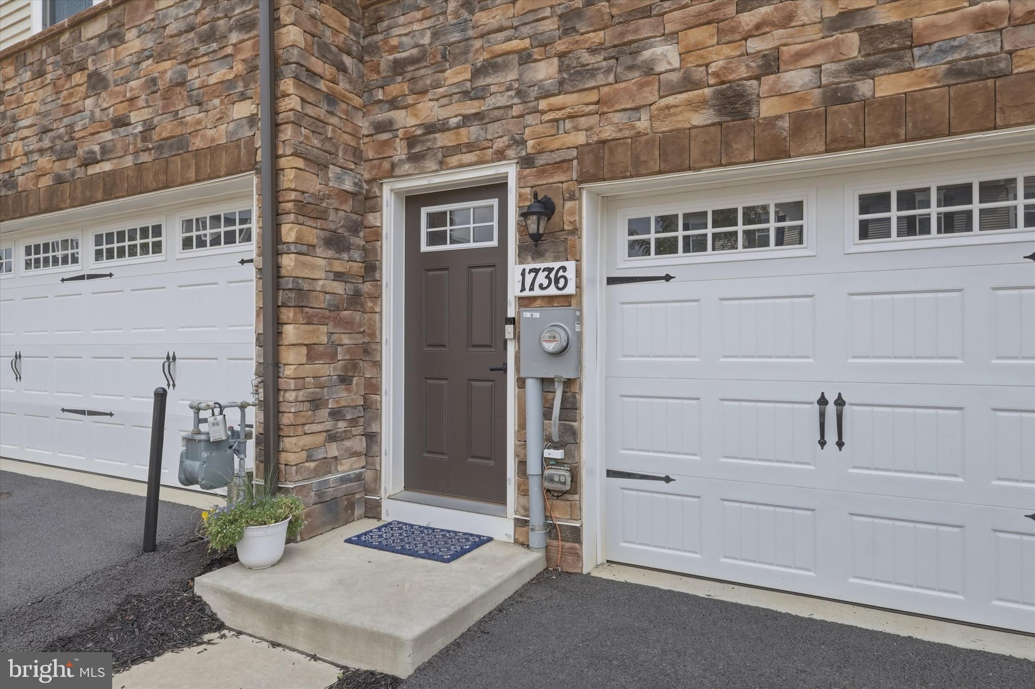 BELLE AIR TOWNHOMES - Residential