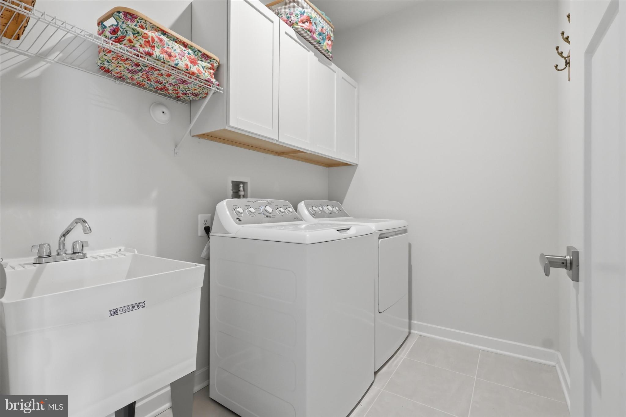 BELLE AIR TOWNHOMES - Residential