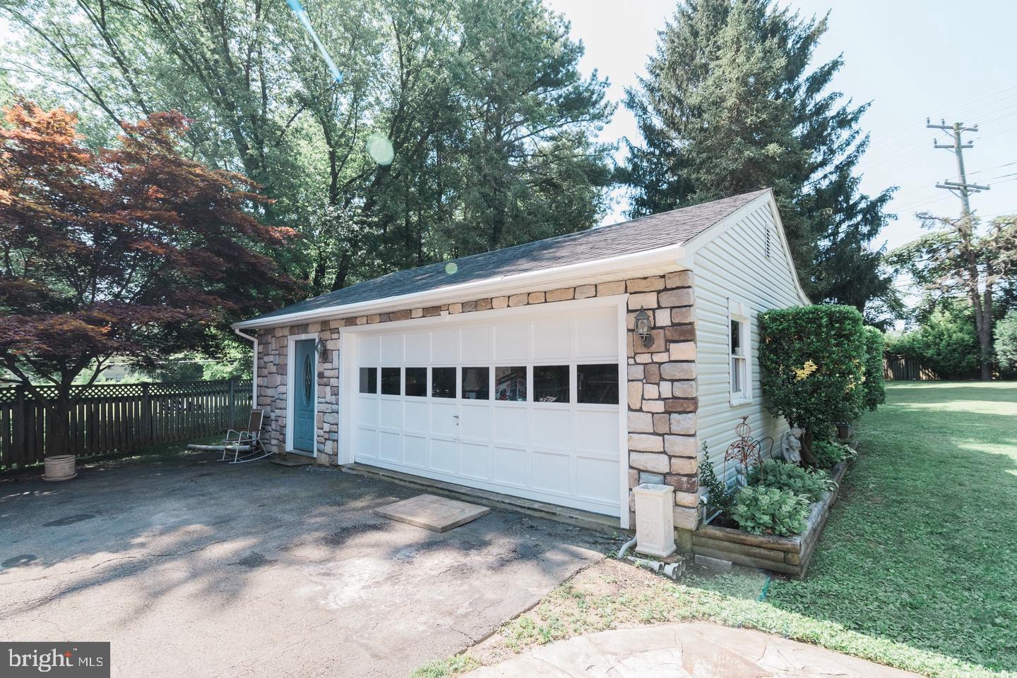 COLONIAL ACRES - Residential Lease