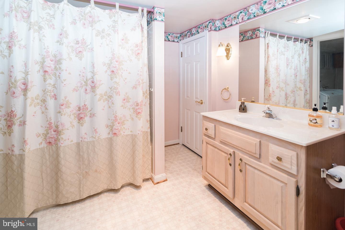 COLONIAL ACRES - Residential Lease
