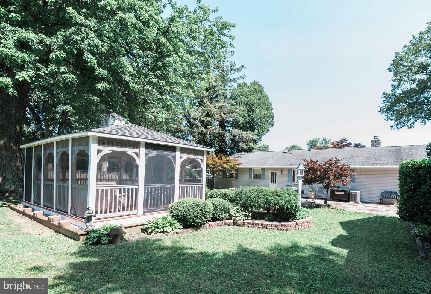 COLONIAL ACRES - Residential Lease