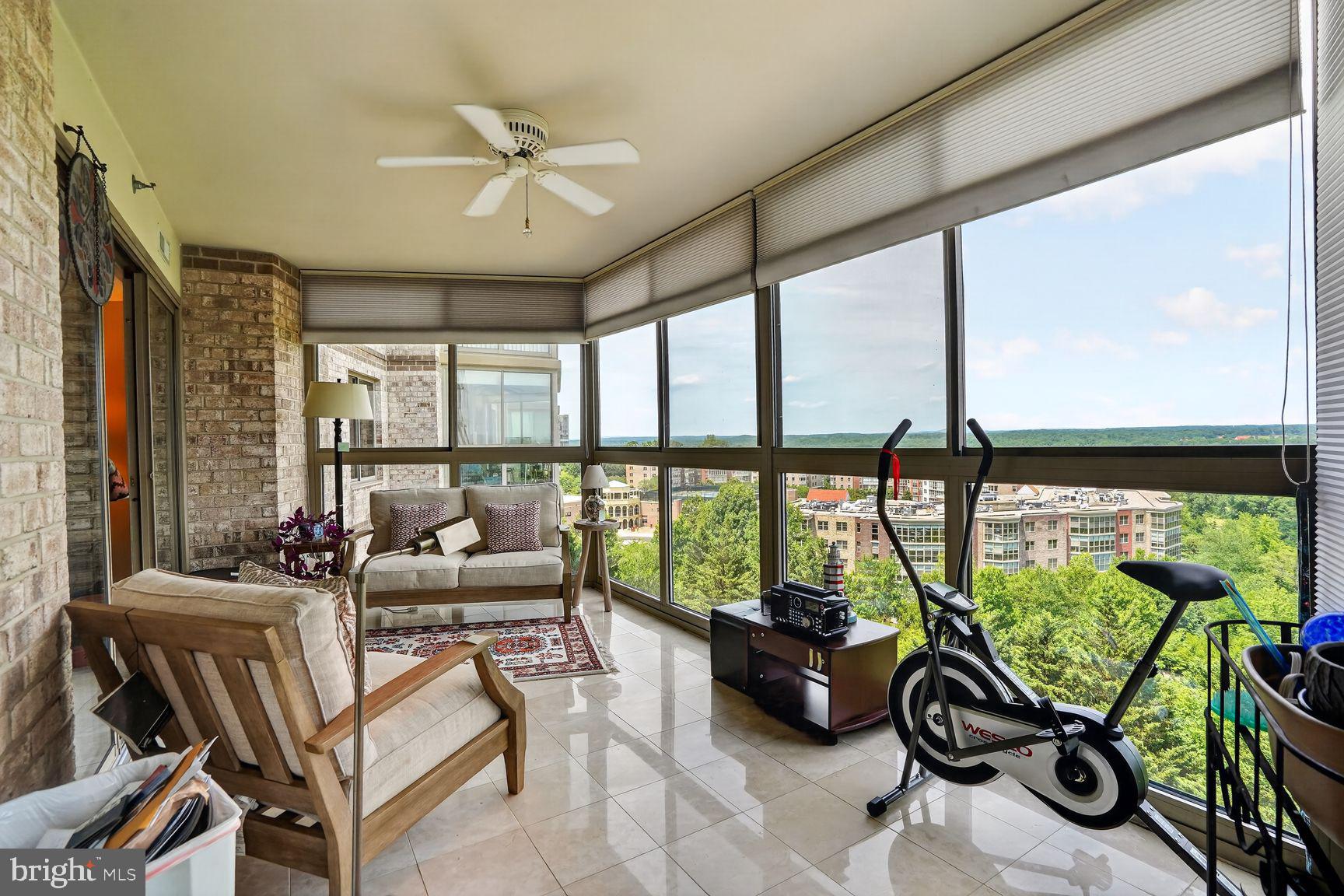 LANSDOWNE WOODS - Residential