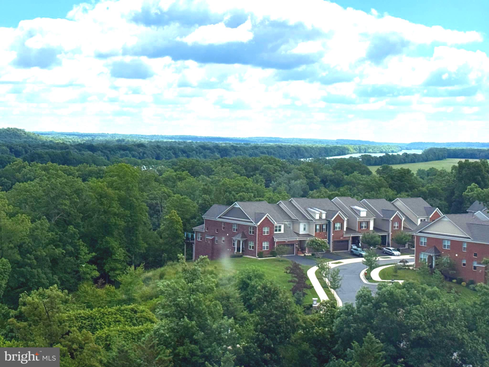 LANSDOWNE WOODS - Residential
