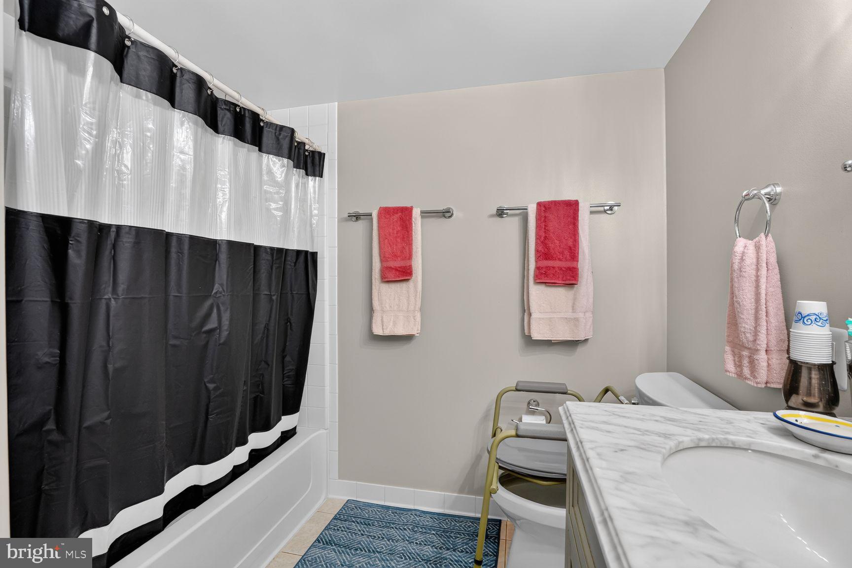LANSDOWNE WOODS - Residential