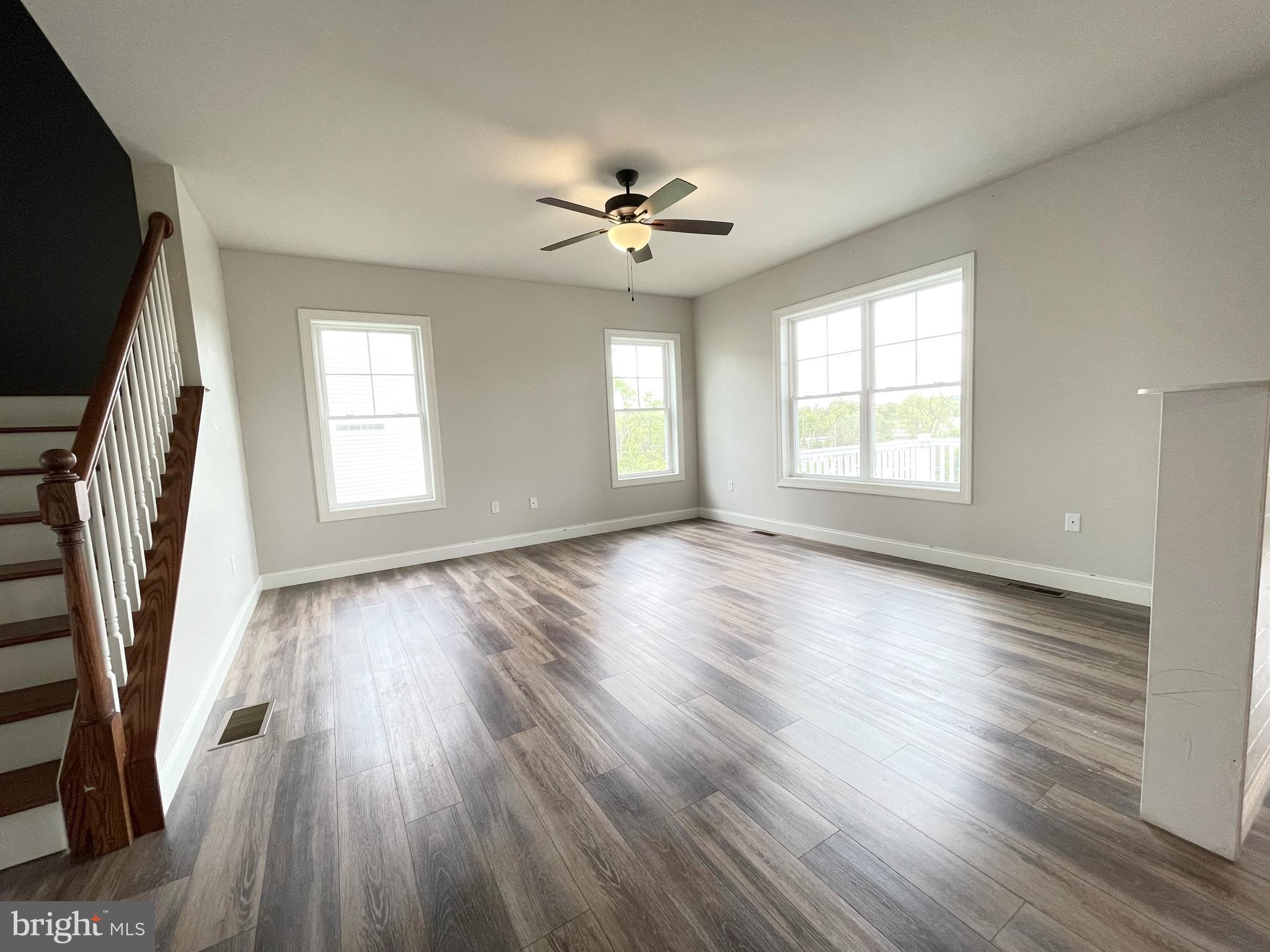 WOODLAND HILLS - Residential
