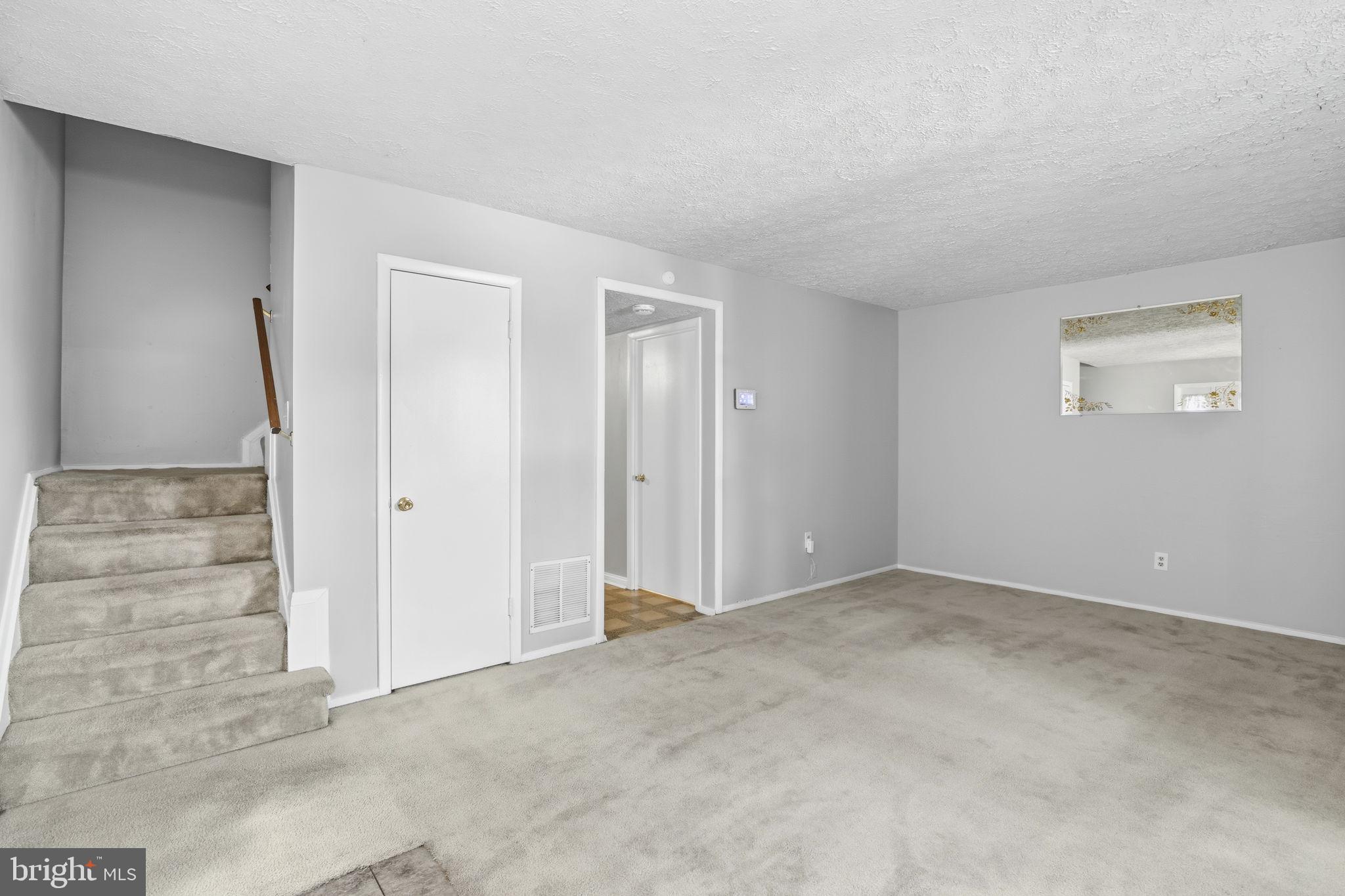 HARFORD SQUARE - Residential