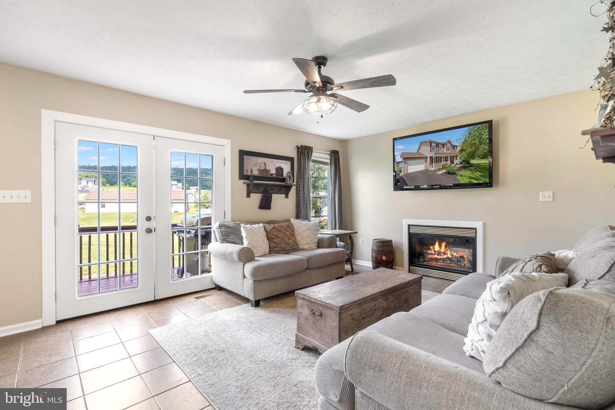 PEBBLE RIDGE - Residential