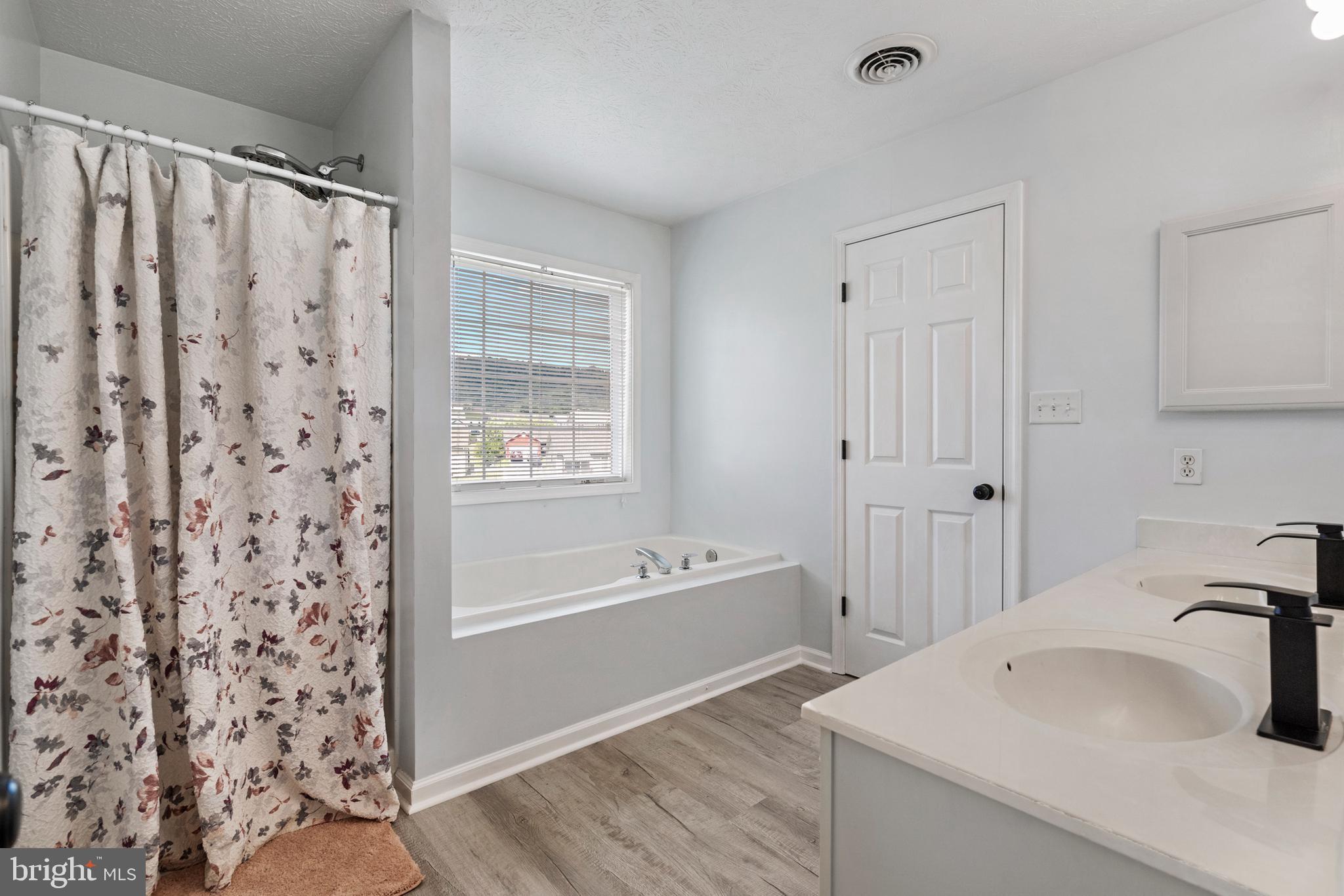 PEBBLE RIDGE - Residential